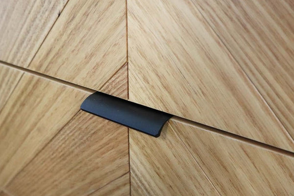 Eden Messmate close upphoto of drawer timber and handle